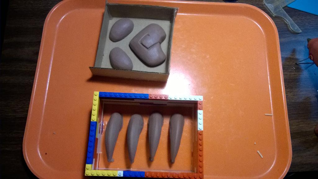 Kazulcosplay's tweet photo. Whoops! I remembered that I am out of mixing cups. So have a pic of my mold boxes #werewolfbuild http://t.co/cktCoLl4NH
