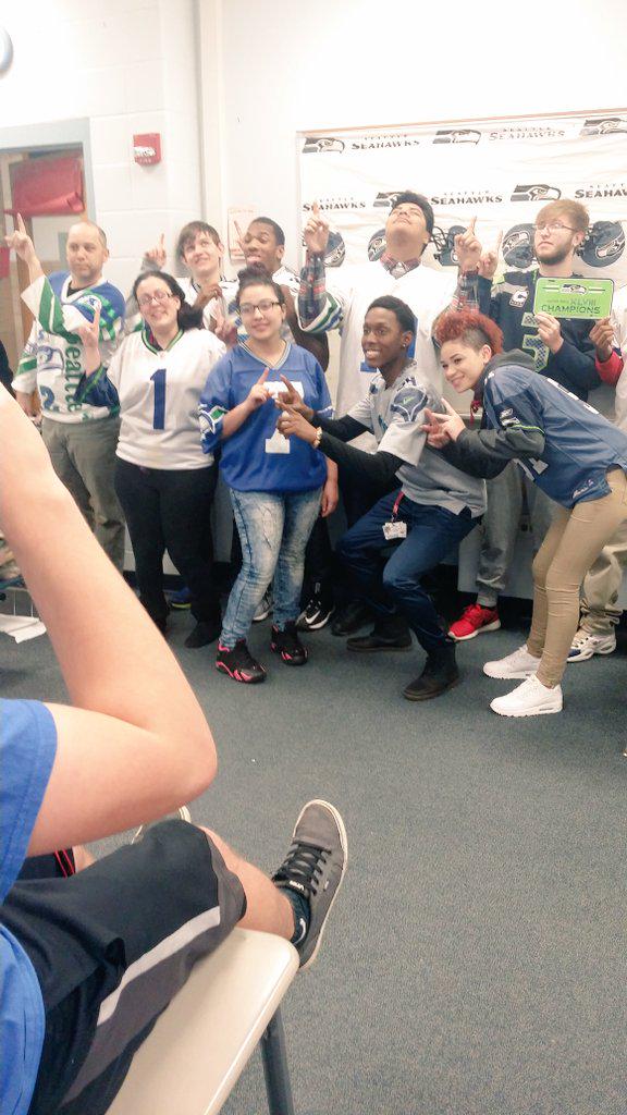 WolfLeo_'s tweet photo. SUPPORT THE GREATEST TEACHER IN HISTORY (See what I did theree?) #Day9 #13DaysOfKern @Seahawks @PaulGAllen http://t.co/yHUR9ZgFZs
