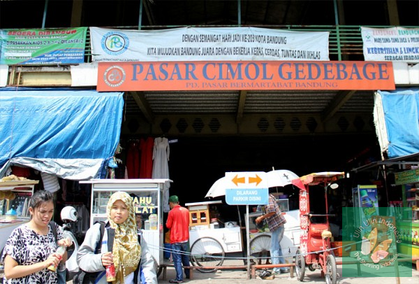 #Pasar Cimol Gedebage, Tempat #Wisata Belanja #Pakaian Bekas Berkualitas Di #Bandung. Baca di: ulin.in/wHE