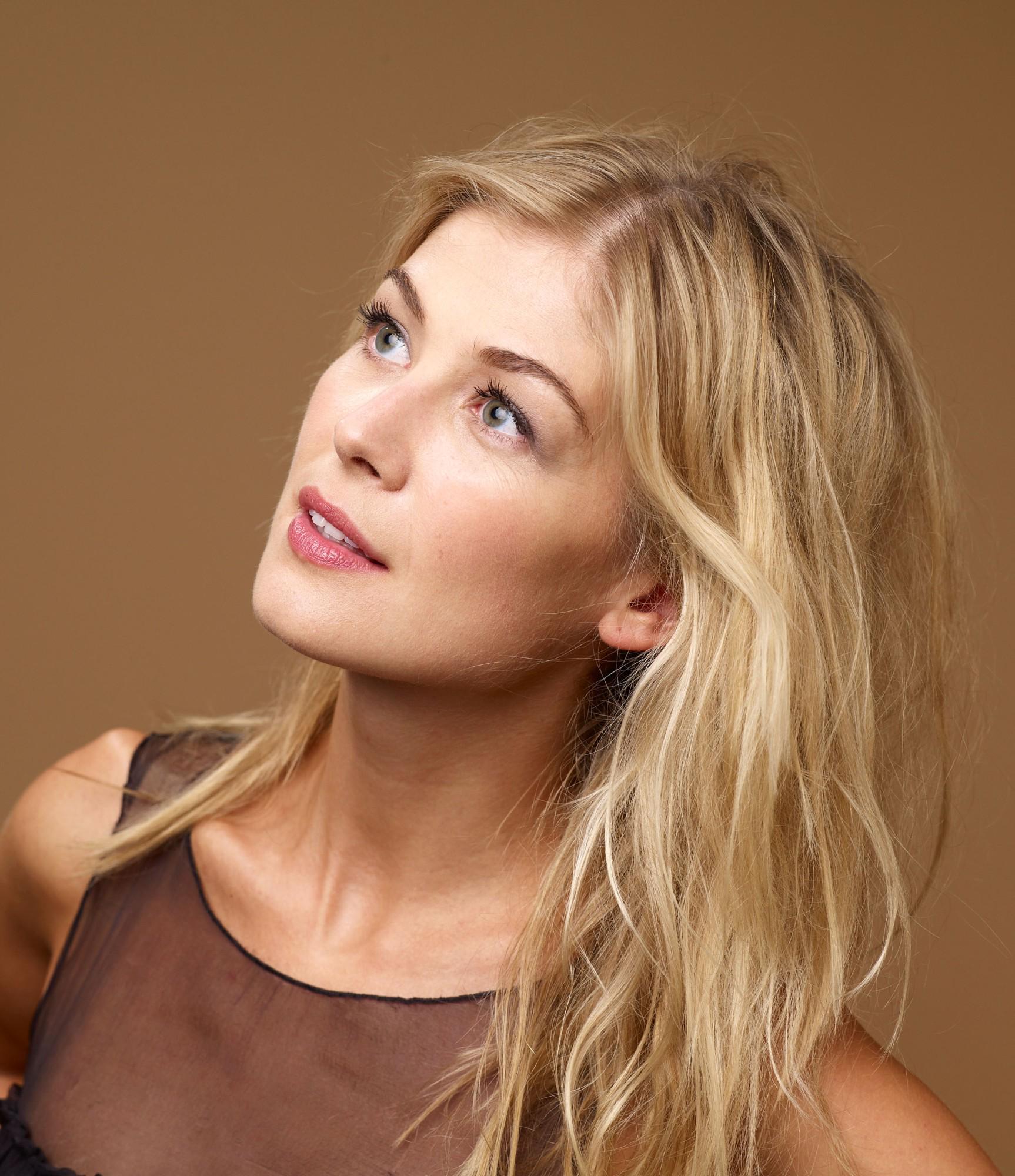 Happy birthday to the flawless Rosamund Pike. 