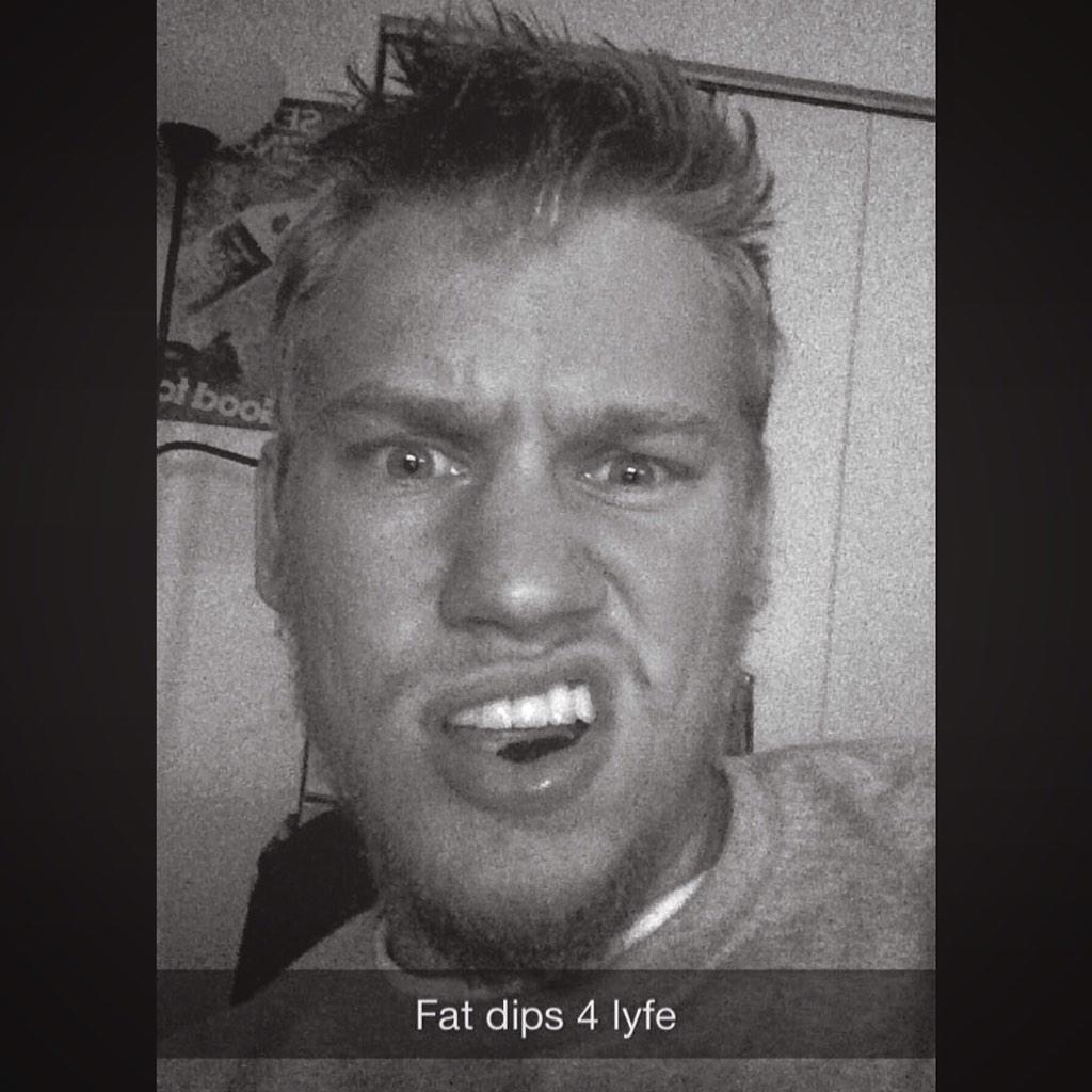jaredoutlaw's tweet photo. Like my dips like I like my behinds. http://t.co/lysSiCrnJU