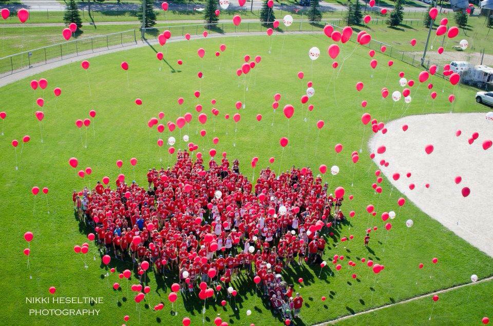 _mamahutchy's tweet photo. Standing together for such an important cause #sendingallourlovetoheaven #BellLetsTalk #GetInTouchForHutch 💛 #SH44 http://t.co/UpOvauaZc5