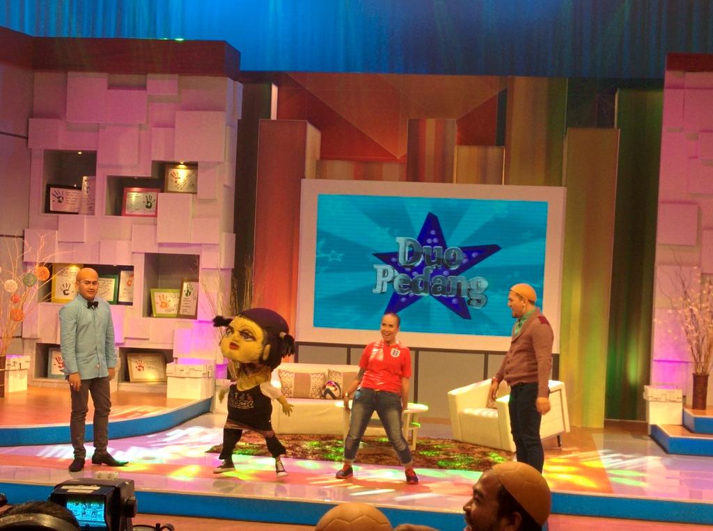 gen987fm's tweet photo. Masih di @DuoPedangGTV ada @___TJ Sobat Gen! Yukk nonton yuk... #BotakinTJ LIVE lhoo.. http://t.co/ZLIilriThI