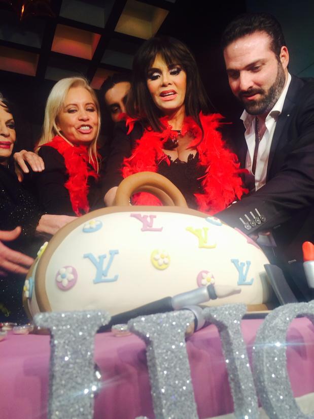 FherMiranda10's tweet photo. Muchas felicidades a la gran Diva @LuciaMendezP por el su cumpleaños festejado en @sttropezoficial http://t.co/LbBG7DEiUm