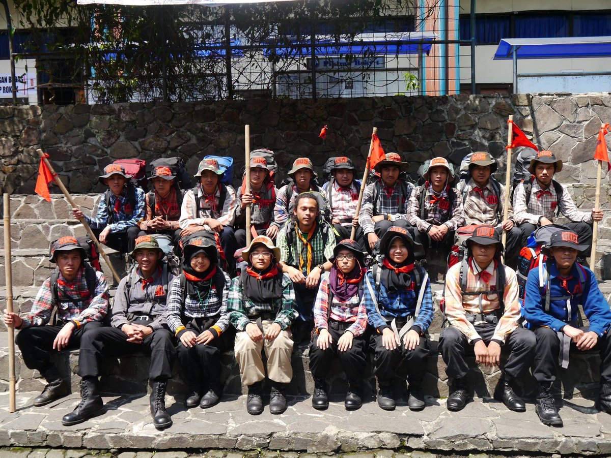 Foto siswa siswi beserta Komandan Operasional Diklatsar XXXIII Bapak Firman <a href="/frmndoank/">firman</a> (M 001 RB) #diksarmapenta