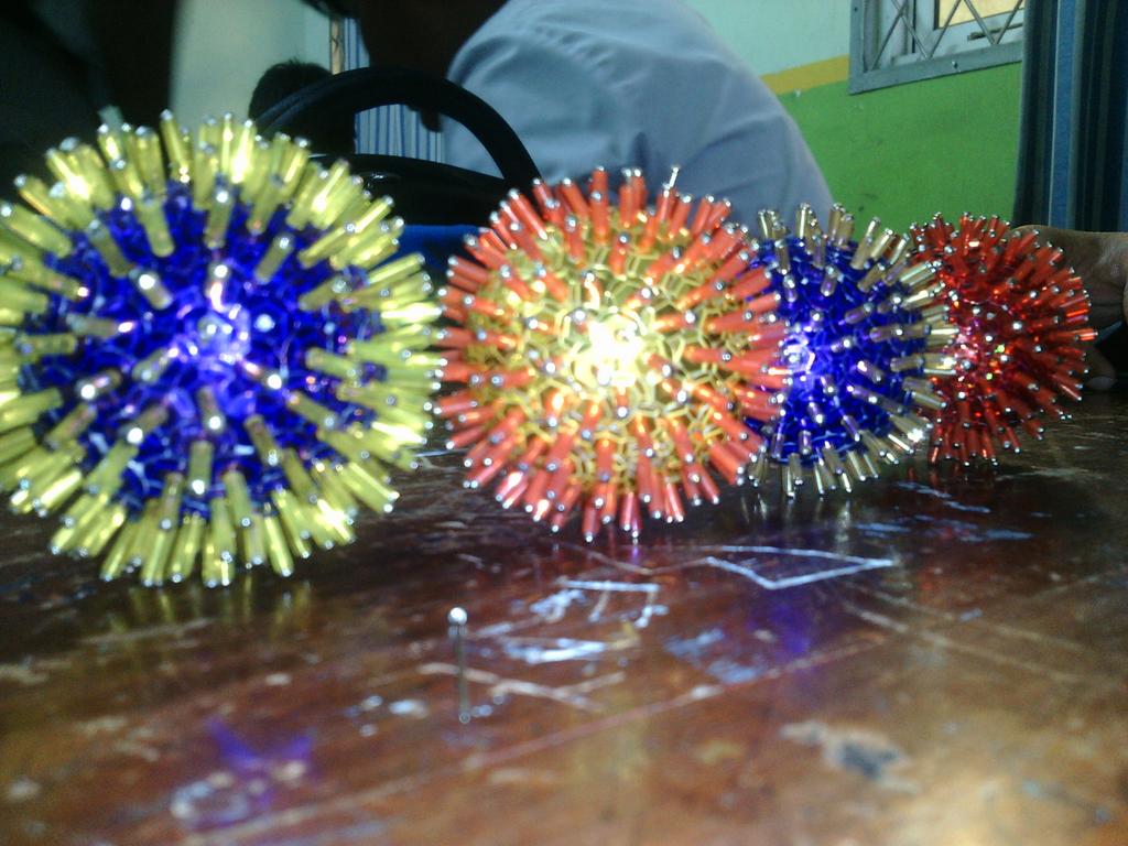 sarpit_'s tweet photo. Rambutan unik 2015 ala @nisul @umilaksana @kikiaprilliani_ 😃 http://t.co/l2lpYmrJ6n