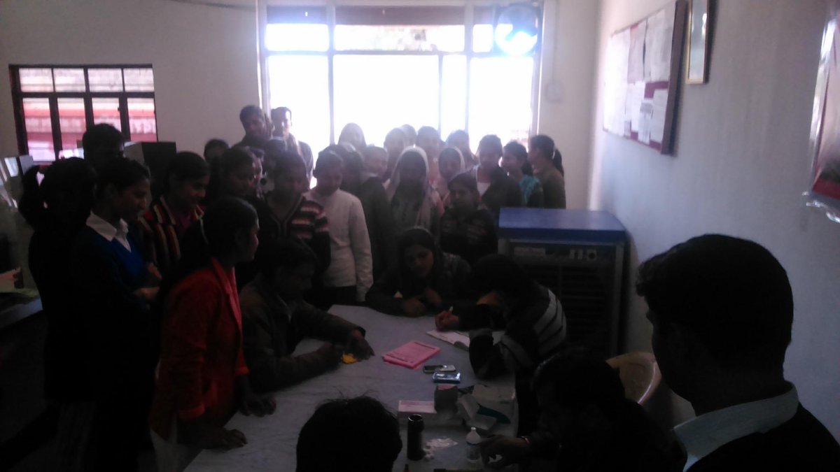 adarsh_credit's tweet photo. BLOOD GROUPING @ RAJGARH, ALWAR http://t.co/r0MGxdEQbh