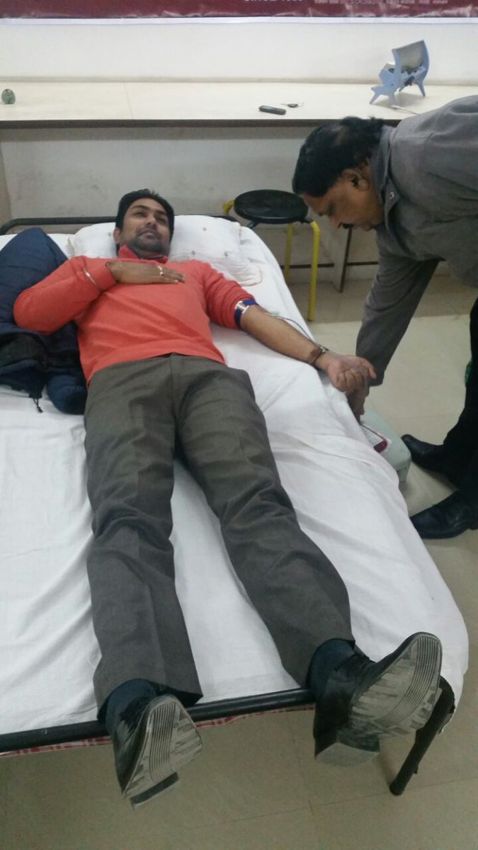adarsh_credit's tweet photo. BLOOD GROUPING AND BLOOD DONATION CAMP @ PATHANKOT, PUNJAB http://t.co/Rv7QX6r3G2