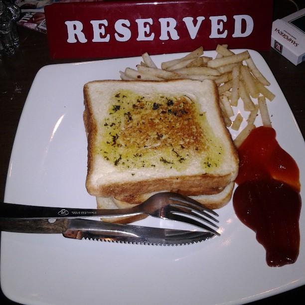 Make your tummy happy with good food, coflov. Happy lunchy! ♥