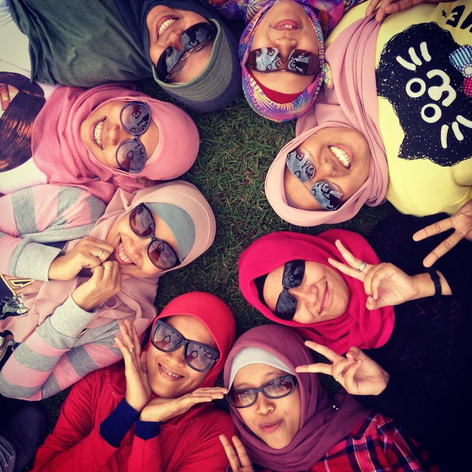 Serunya jalan2 bareng temen kantor, buat yang jauh menjadi lebih akrab..