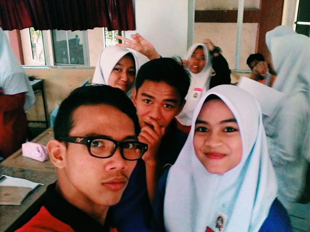 afnanbzl's tweet photo. "@faizFlyn_: perasaan malu tu kena ade walau sikit http://t.co/Rg4NwGXNR1" fuh