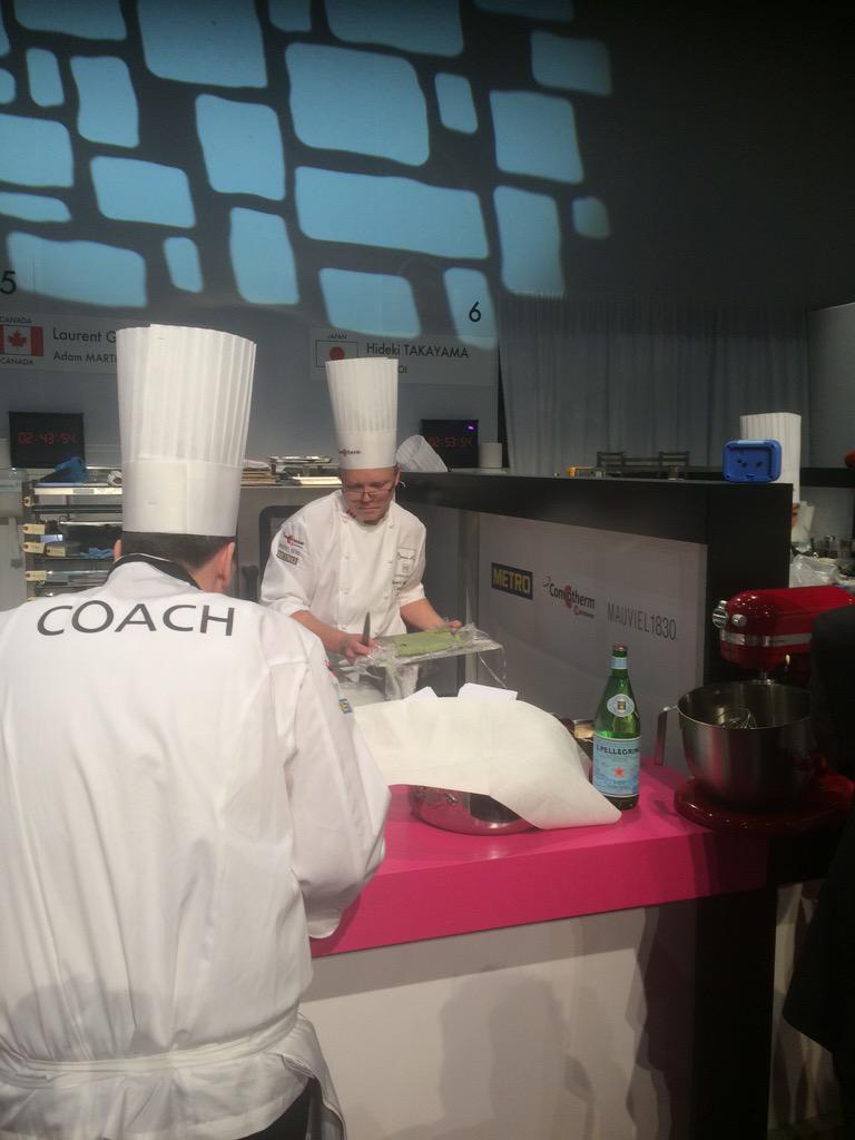 HRImag's tweet photo. Présent pour encourage@laurent godbout #bocuse2015 Y a plus d'ambiance ici qu'a un match des Canadiens!!! http://t.co/cFIj0Rm0wg