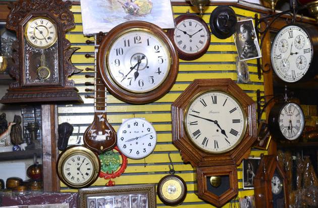 Find Antique Clock Dealers in Kolkata with Phone Numbers, Addresses, Latest Reviews.. Visit..hotlist24x7.com/?listingcatego…