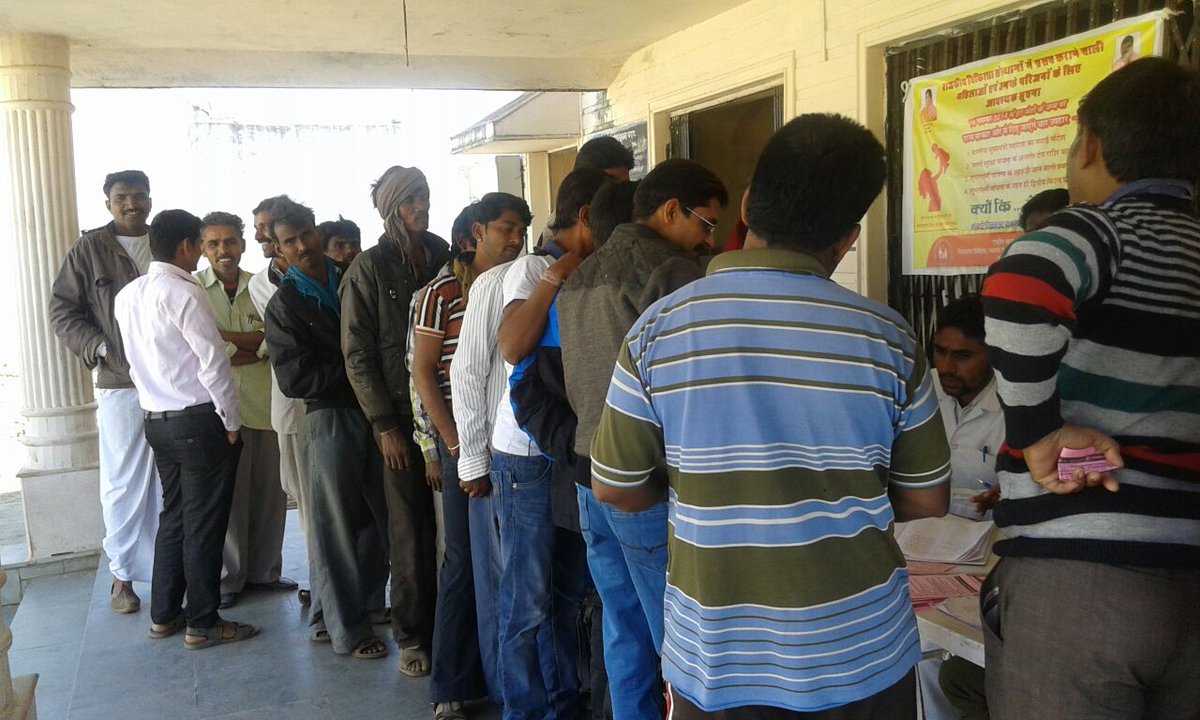 adarsh_credit's tweet photo. BLOOD GROUPING CAMP @ BHARJA, SIROHI http://t.co/YrA4dqGIcf