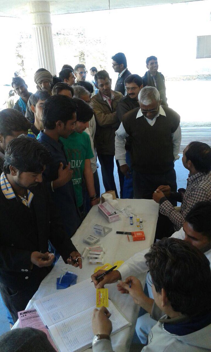 adarsh_credit's tweet photo. BLOOD GROUPING CAMP @ BHARJA, SIROHI http://t.co/YrA4dqGIcf