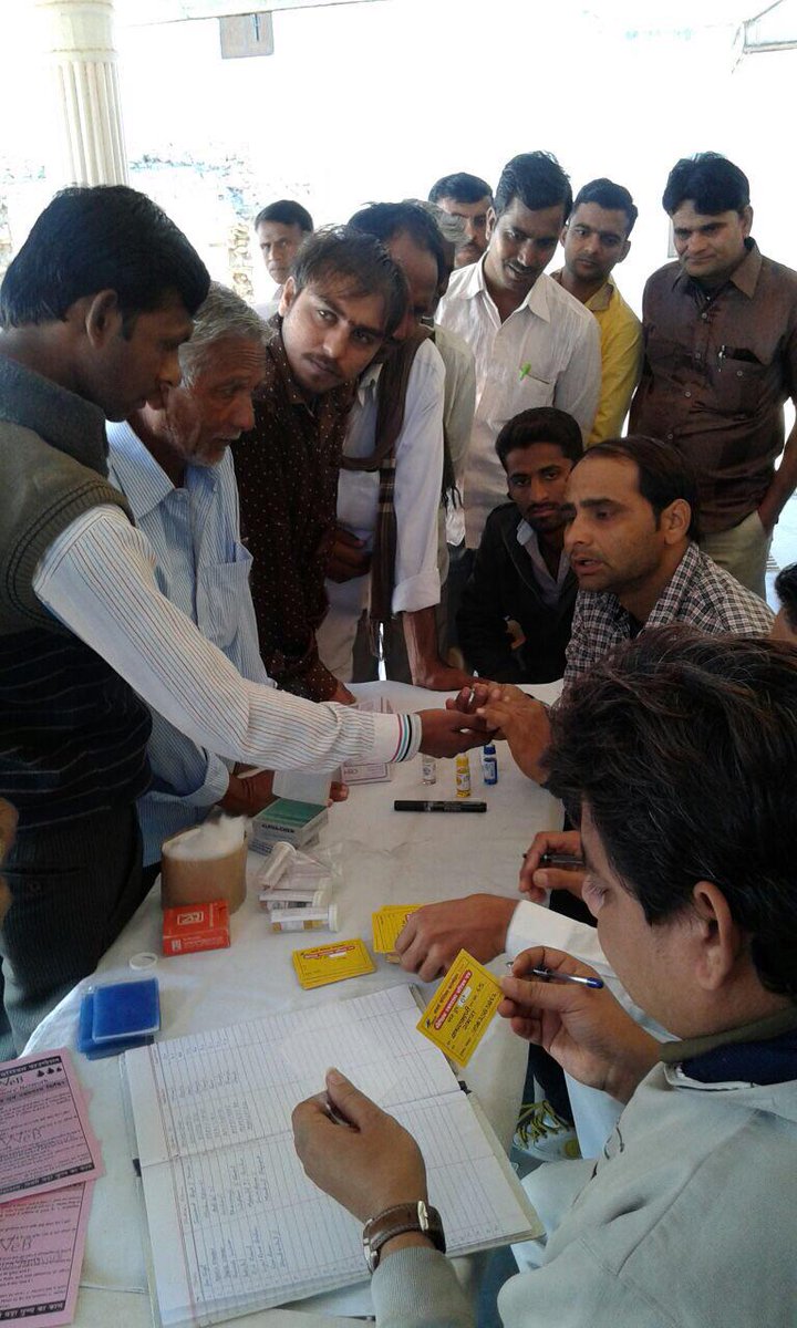 adarsh_credit's tweet photo. BLOOD GROUPING CAMP @ BHARJA, SIROHI http://t.co/YrA4dqGIcf