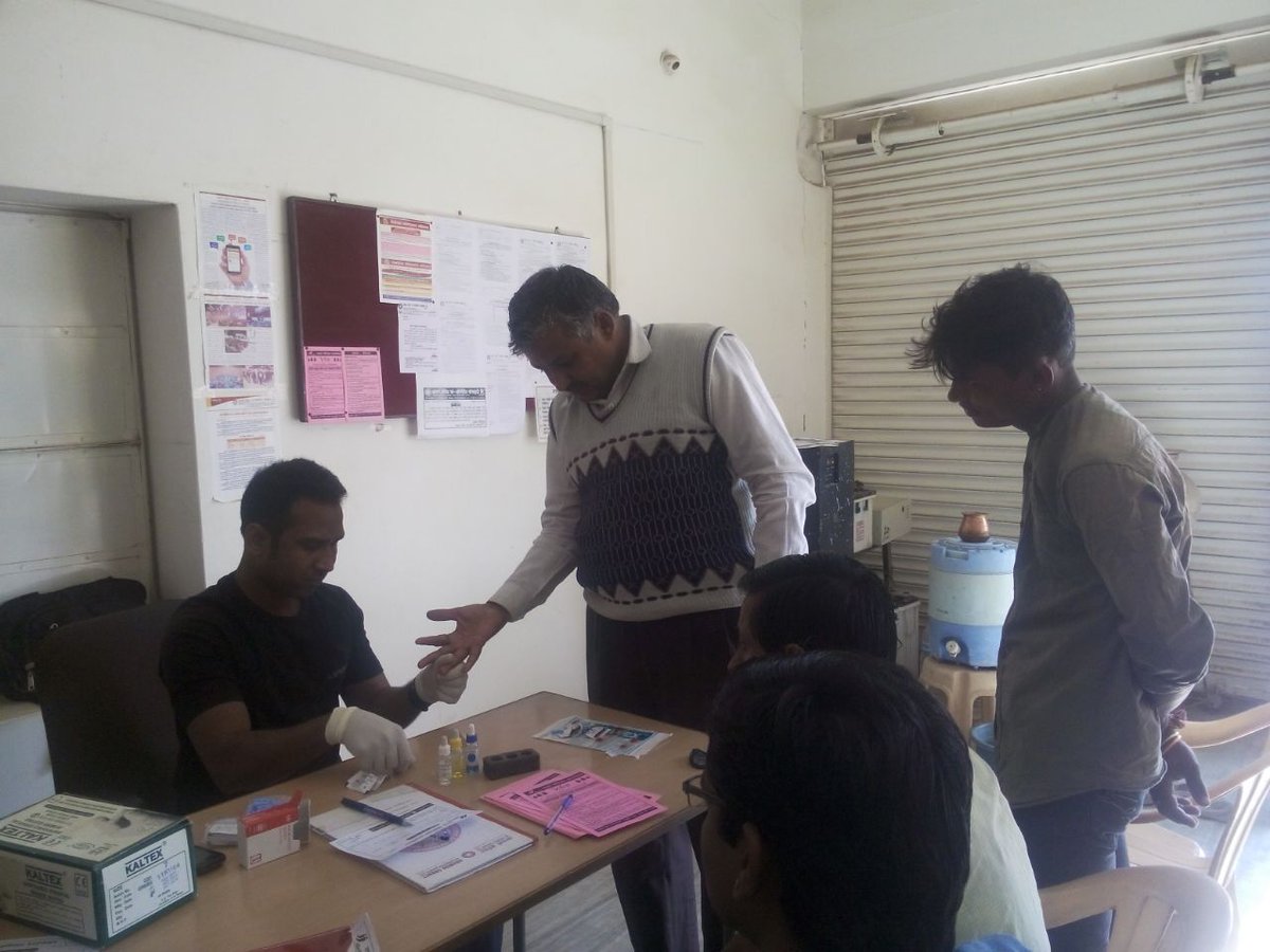 adarsh_credit's tweet photo. BLOOD GROUPING CAMP @ KALYANPUR, BARMER http://t.co/7NgE0iNwGR