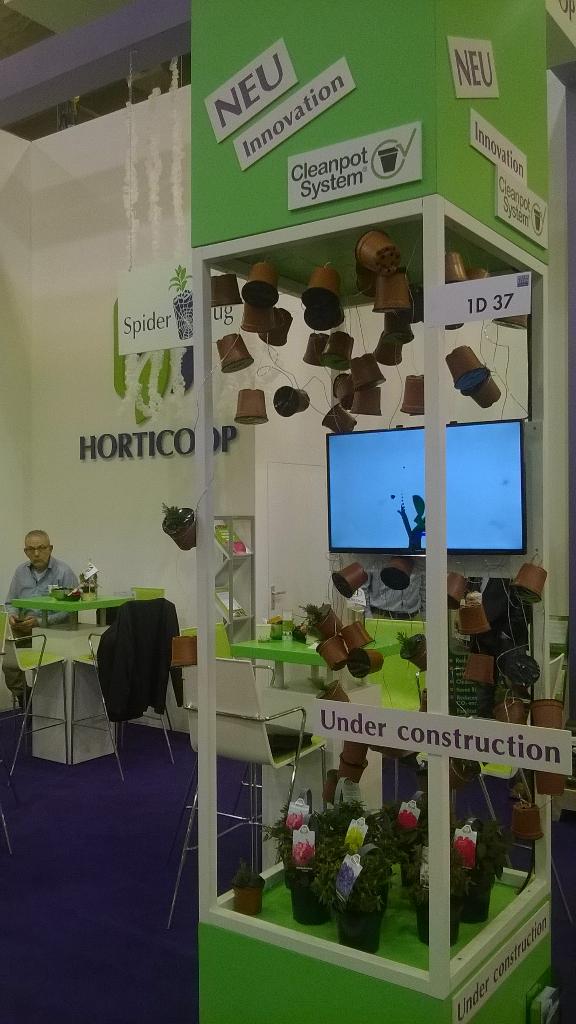 Don1402's tweet photo. Cleanpot System en Spider Plug voor innovatie moet je naar de Horticoop stand!! #horticoop#ipm#innovatie http://t.co/LUWLT9ihDy