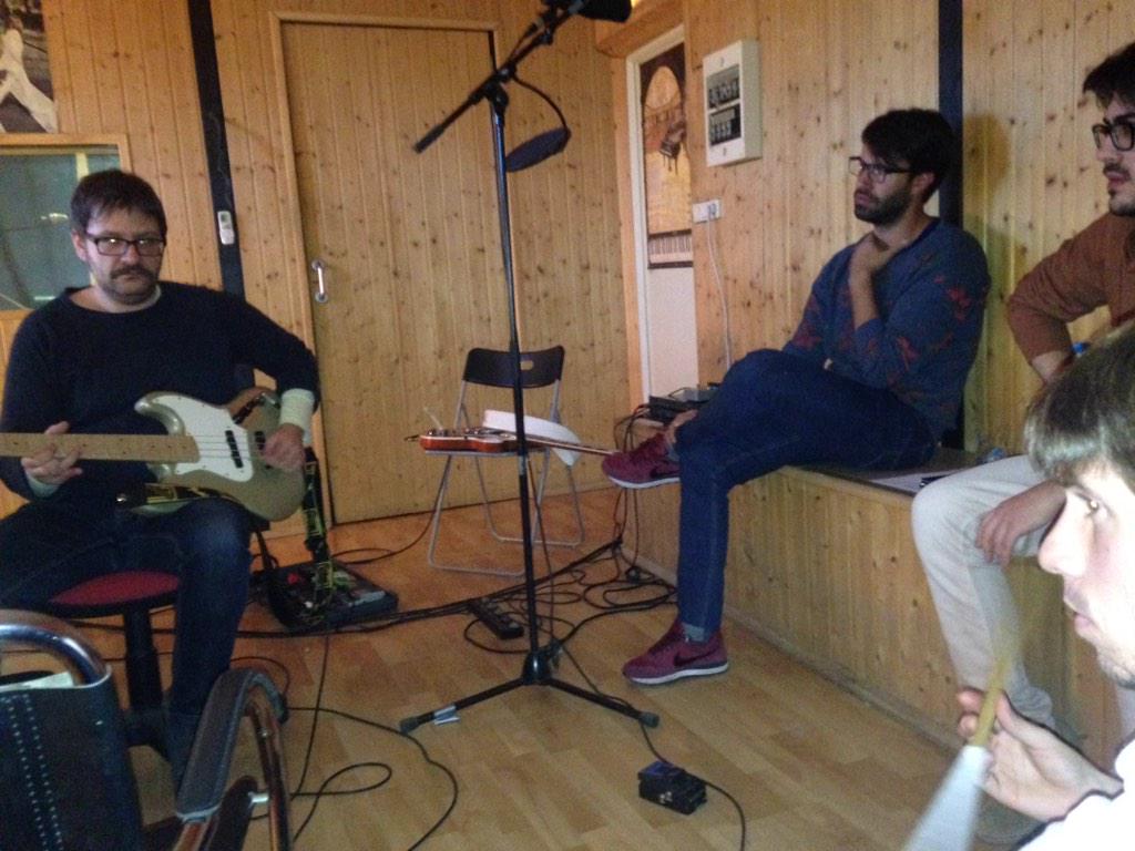 oliviarockband's tweet photo. Decidiendo el futuro de nuestros temas, es un lujo escuchar terceras opiniones de gente tan experimentada. #OliviaEP http://t.co/xEECne1Mi5
