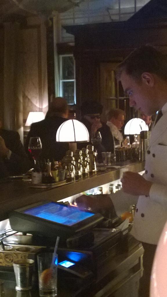 cupcakes_in_bed's tweet photo. Khrushchev joins us for cocktails (vodka neat) at The Rosewood LMAO. #RussiansinLondon #loveRussianstyle http://t.co/2xUkKNwL2Z