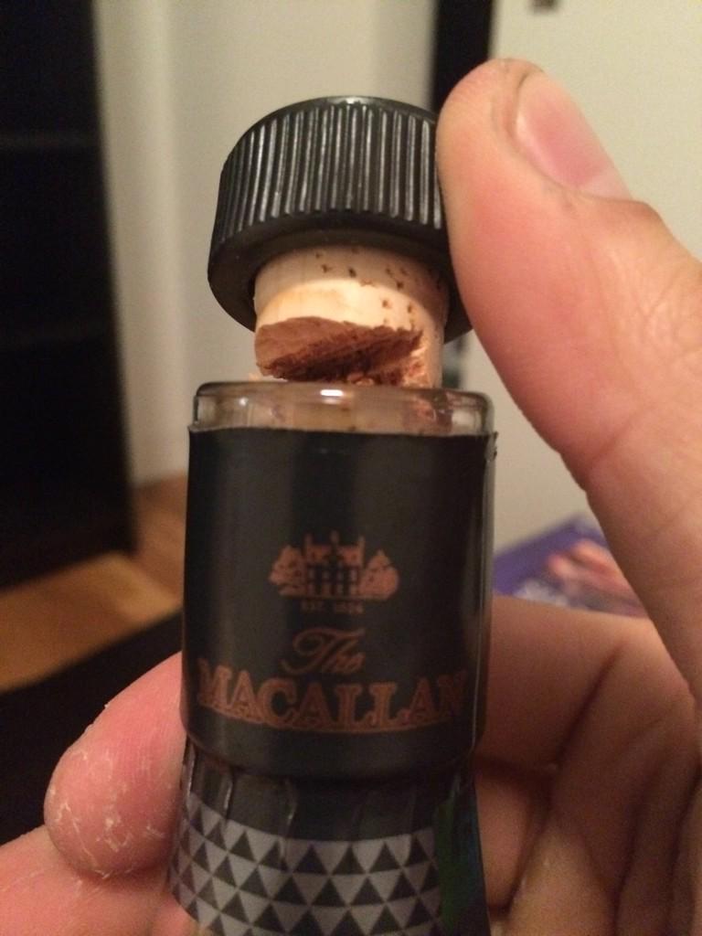 damienkan's tweet photo. Really @The_Macallan?? No wonder the Japanese use screw tops... http://t.co/6deZsGLP3k
