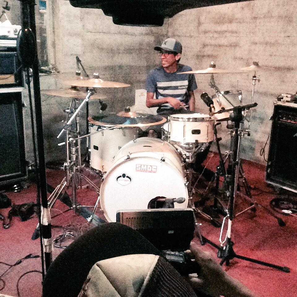 RT <a href="/shaggydogjogja/">SHAGGYDOG</a>: @yoyodogz sedang syuting untuk video workshop drum. Nantikan tayangnya! :)