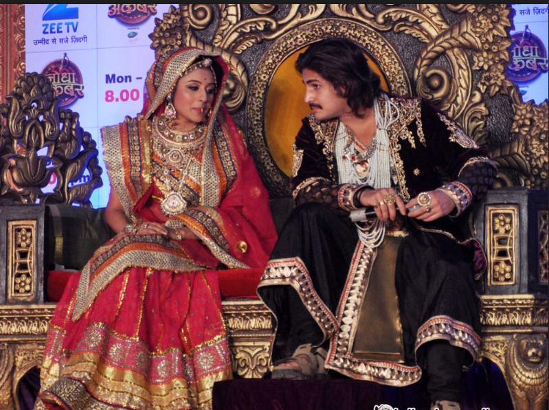 paridhiS_INA's tweet photo. Off screen #JODHAAKBAR http://t.co/C8OegThDsI