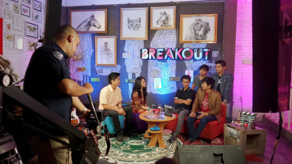 ssheinafiaz's tweet photo. @sherylsheinafia & @boywilliam @breakoutnet #BreakoutNETSpecialSO7 @BrianSO7 @erosscandra @Duta507 @adamsubarkah http://t.co/HFW7877UXU