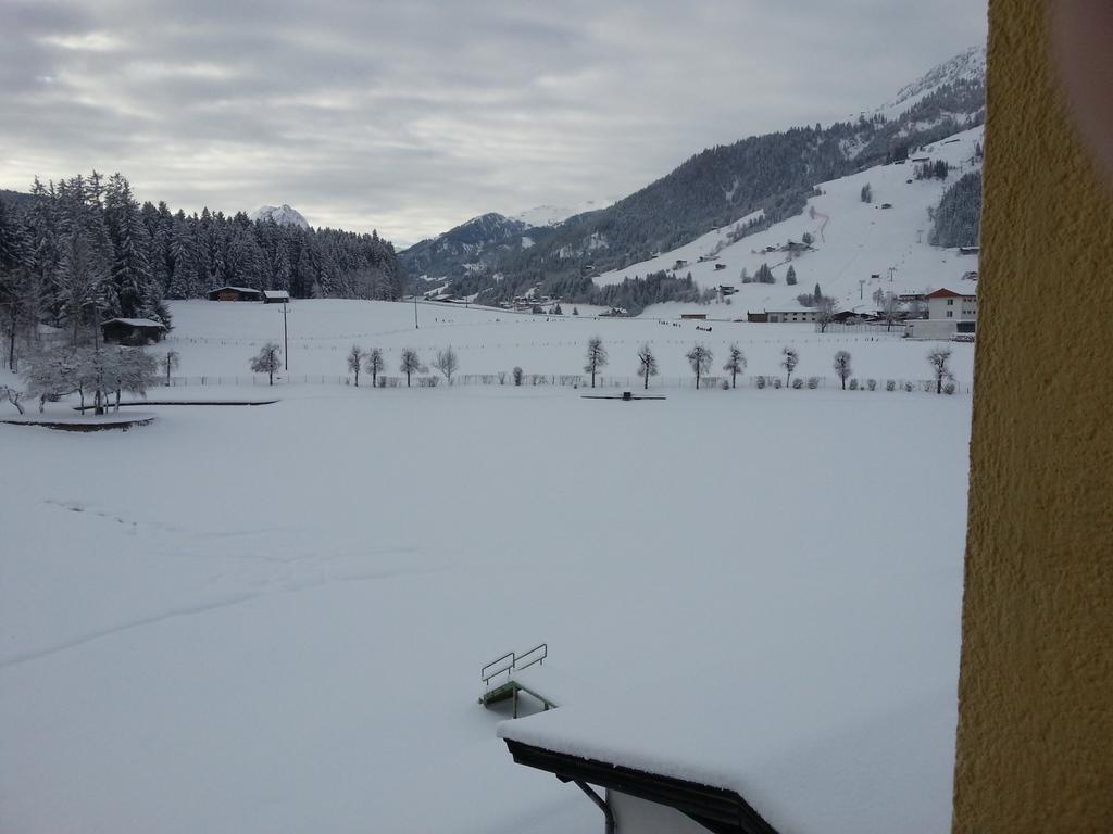 theovermeer's tweet photo. @SkiWeltNL @Alpenweerman @SkiWelt1 @KitzAlp Kirchberg in Tirol vanmorgen http://t.co/dCH06SvrzB