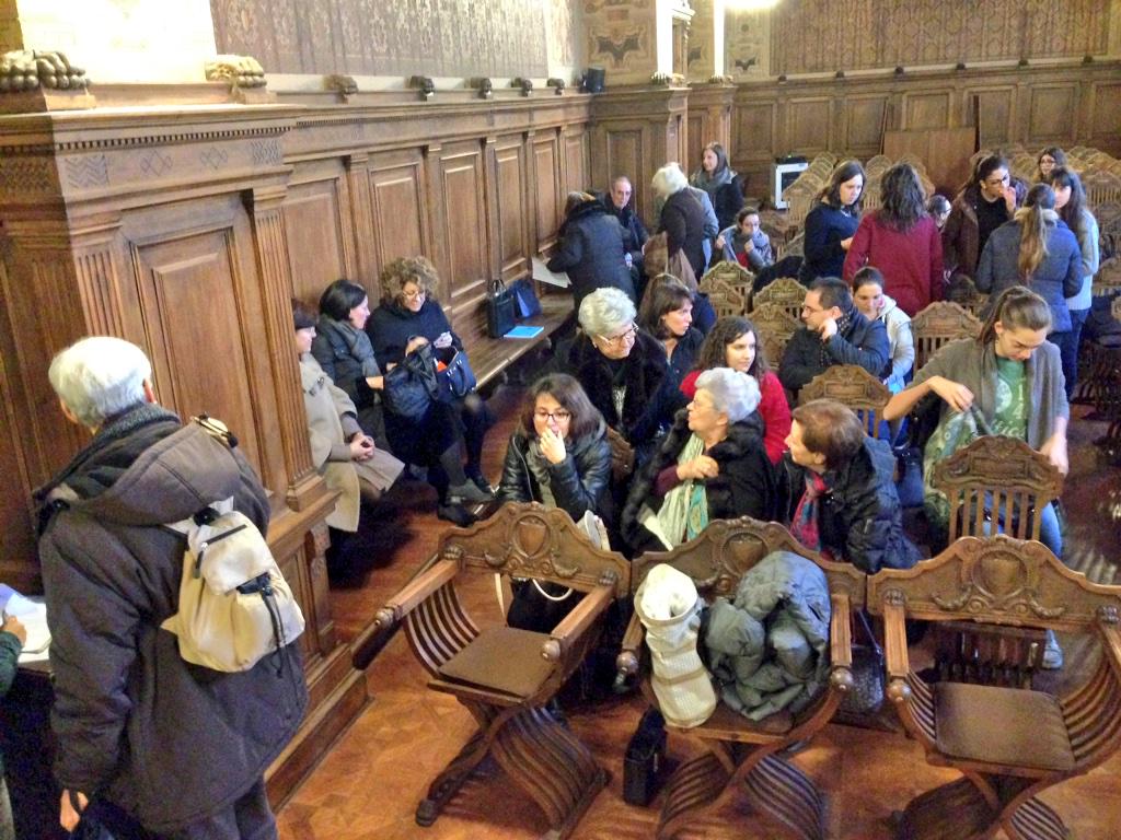Expostories's tweet photo. Tantissimi studenti #expottimisti pronti per la tappa di oggi di #Expoinviaggio a @unibait @Expo2015Milano #Expo2015 http://t.co/q2sgYE2be8