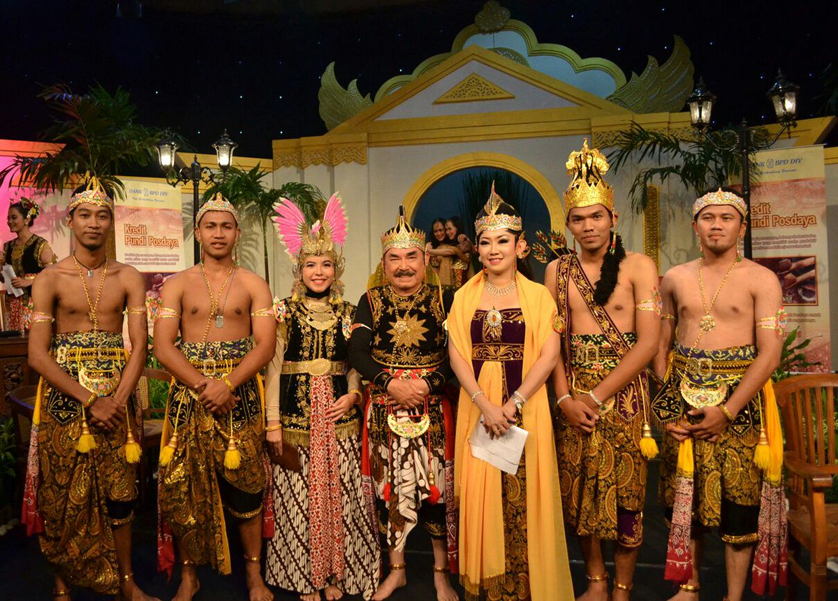 chachakhansa's tweet photo. TVRI Jogjaa http://t.co/5QAHmAMjjy