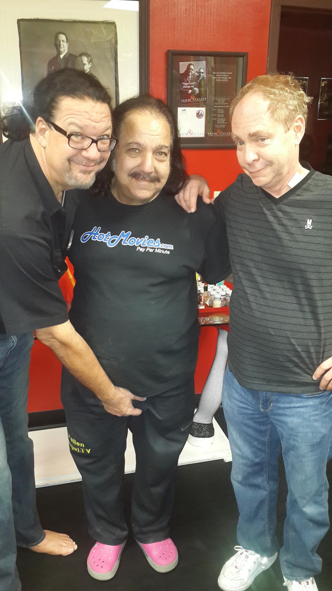 Great to connect once again with my good friends @pennjillette and @MrTeller and enjoyed the new tricks in the show! http://t.co/9VHPktXG3Z