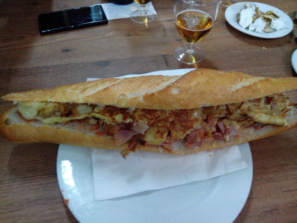Hoviikk's tweet photo. De almuerzo en La Pascuala ;P http://t.co/s9kAGxRApu