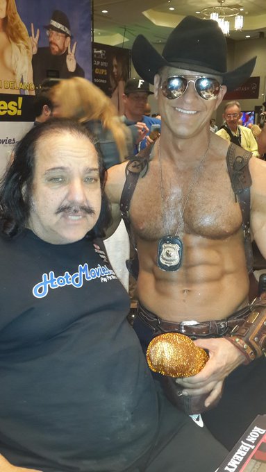 I"m glad to have met soo many fun people at the @AEexpo @avnawards @HotMovies booth in Vegas, thanks