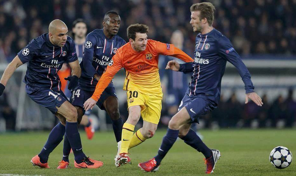 Footballtweet's tweet photo. Reporter: "When did you know it was time to retire?"

David Beckham: "Probably when Messi was running past me." http://t.co/t40D1KwGek