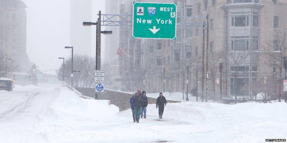 BBCNorthAmerica's tweet photo. Boston brought to standstill by #BlizzardOf2015 - watch @BlindGazza's report http://t.co/pfUAnvRfBr http://t.co/O7CyVDyTtz