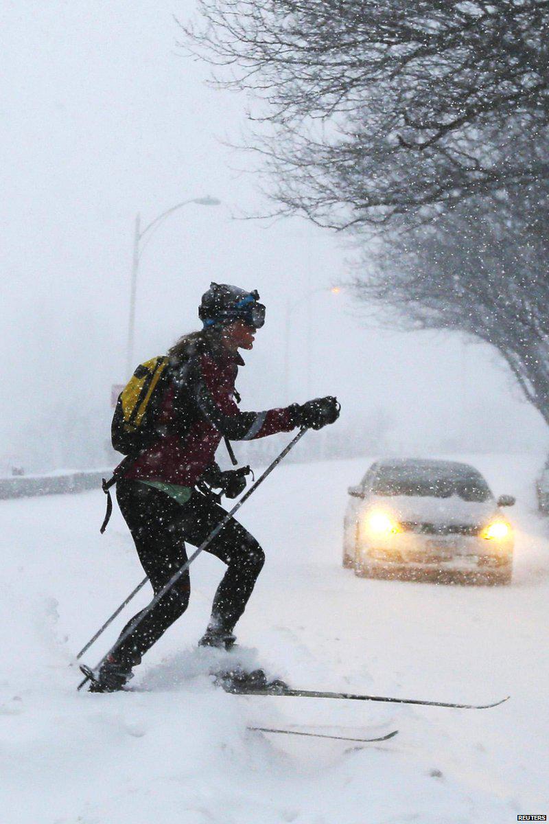 BBCNorthAmerica's tweet photo. Boston brought to standstill by #BlizzardOf2015 - watch @BlindGazza's report http://t.co/pfUAnvRfBr http://t.co/O7CyVDyTtz