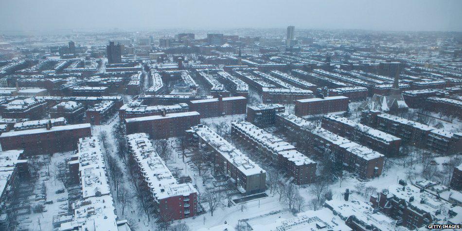 BBCNorthAmerica's tweet photo. Boston brought to standstill by #BlizzardOf2015 - watch @BlindGazza's report http://t.co/pfUAnvRfBr http://t.co/O7CyVDyTtz