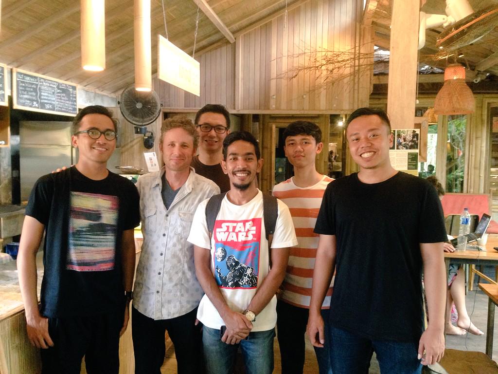 hubudbali's tweet photo. The guys from @COnCO_space have arrived in Ubud, having a chitchat with Hubud co-founder, @PeterGWall http://t.co/61U4ol3duR