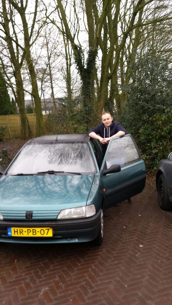 RDG____'s tweet photo. Toen had je een auto nooit meer fietsen yeay http://t.co/miOK82UGvT