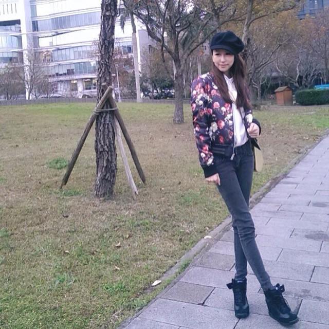 kellypanjiali's tweet photo. 漫步人生旅途,愿我的心永远如此刻般安恬!
👸#kellyootd 👚#5cm #itsgp 👔#5cm #itsgp 👖#zip 👠#puma #pumasg #pumaxmiharayasuhiro http://t.co/CCjQTAinBi