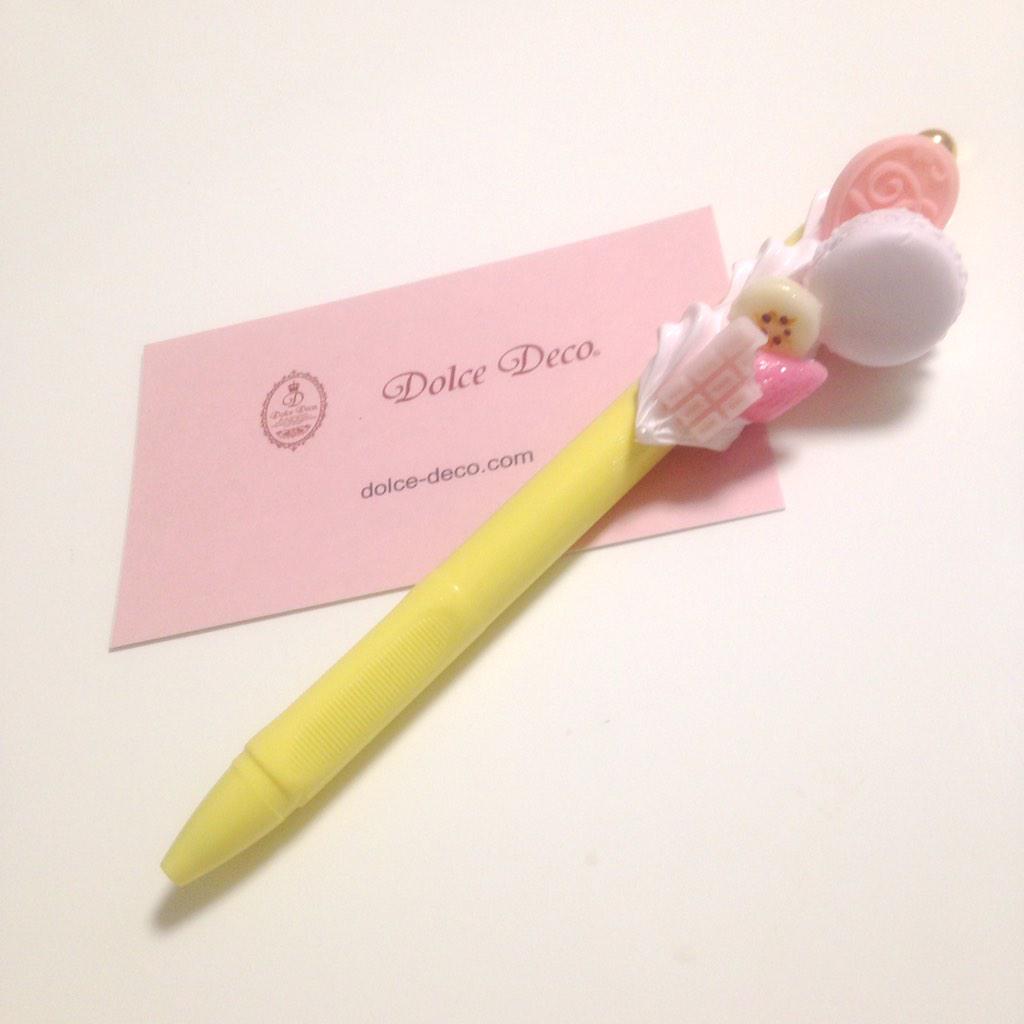 福島槙子 まき 公式 文具プランナー ウェブマガジン Otegami 編集長 No Twitter 相方 みさにもらったデコボールペン マカロンとかチョコとかついててかわいすぎるー ボールペン部分はセーラー万年筆さんのプティクルボールペン 笑 みさは赤を買ったと