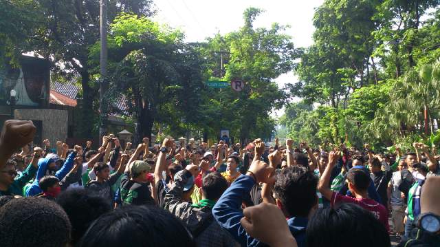 pitoemaniasby's tweet image. Sumpah Pelajar Surabaya,Dari Pelajar Untuk Persebaya #SavePersebaya #StudentClass #AksiCfd @student_class27