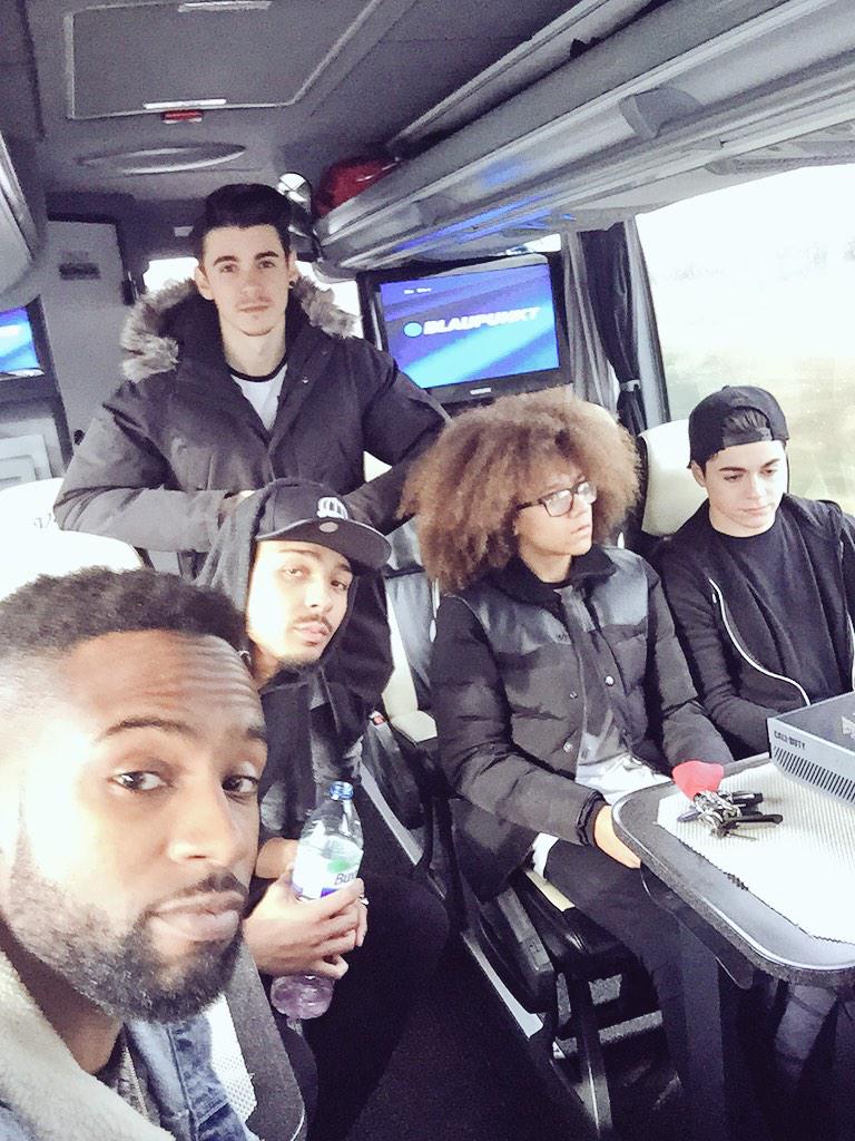 Diversity_Tweet's tweet photo. Heading to Alton Towers for a gig! 🙌👏🙈😁 should be fun. #MiniBusLife #TheXboxisOut #FeelsGoodToBeBack http://t.co/E8cDxiy5xH