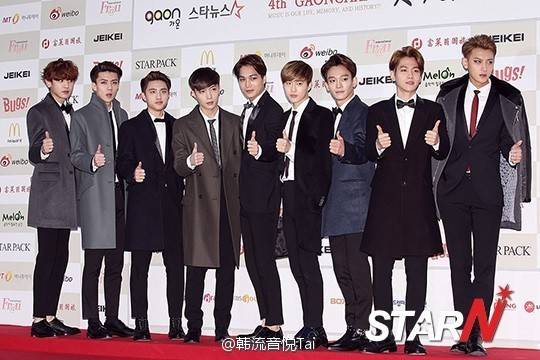 EXOprecious's tweet photo. [NEWS PIC] 150128 EXO at 4th Gaon Chart K-POP Awards red carpet http://t.co/GgNNuwnE2y