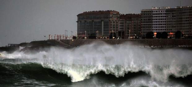 RemediosMalaga's tweet photo. "Ciclogénesis" ¿Estamos preparados?  http://t.co/HCnVsEJgRs via @elmundoes #Ciclogénesis #temporal http://t.co/T1ocI5L5Fv