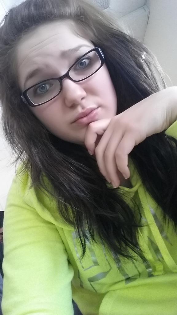 _SimpleMichaela's tweet image. Selfie in psych class @School_Selfies