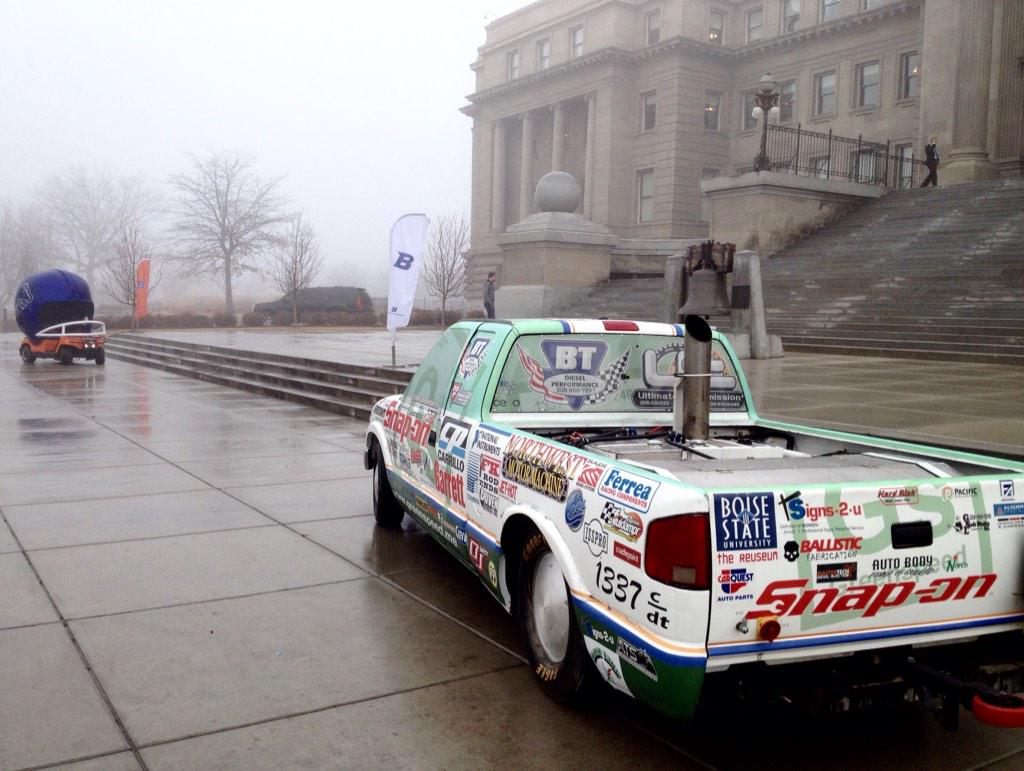BoiseState's tweet photo. #BoiseState Day at the Capitol! Featuring @greenspeedbsu, @BSUCareerCenter #BenVictor #PresidentKustra Go Broncos! http://t.co/3kF7wiaeIL