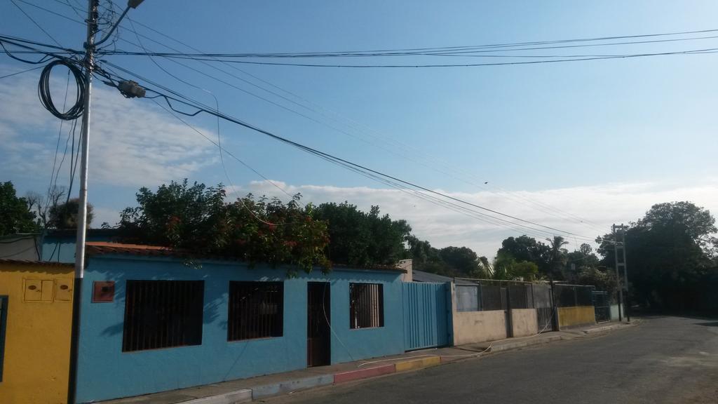 JonathanBandres's tweet photo. 15 horas sin luz y en reclamo de @CodBarinas  solo dic ya enviamos una unidad. Lo mismo q dic desde las 5 pm de ayer http://t.co/naRXGxoLui
