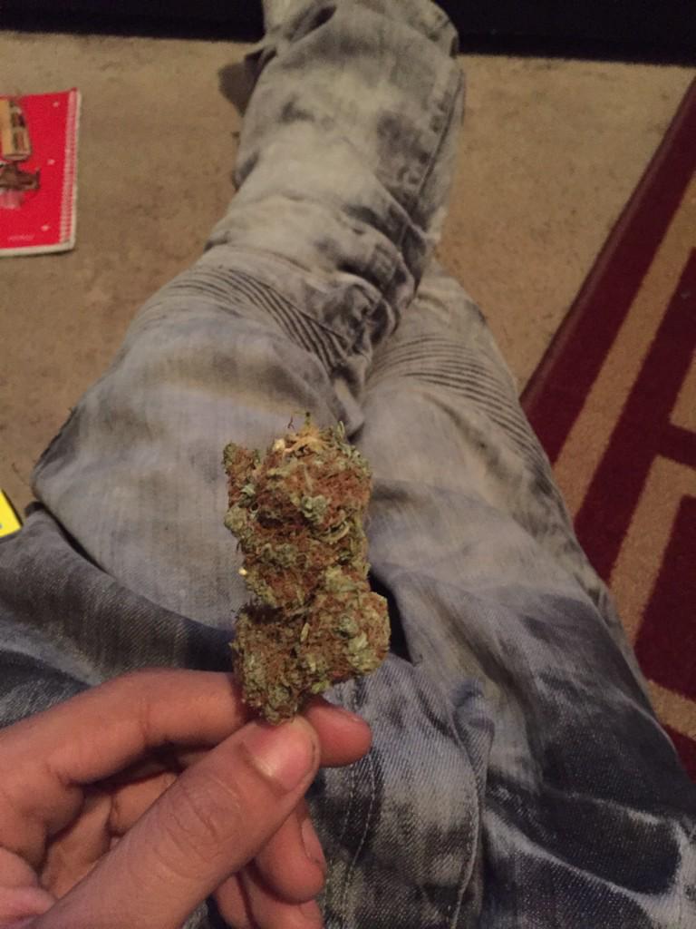 Tysm0ove718's tweet photo. On the wake up #bighaze 💪💨💨 http://t.co/8aOwFprVcR